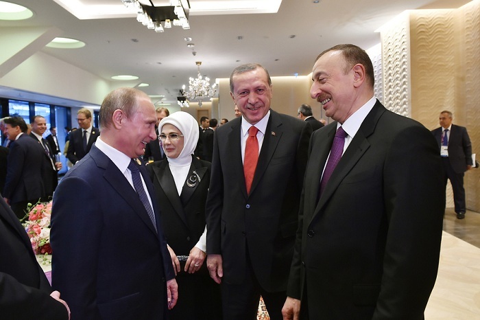 Putin triffst sich erst mit Ilham Aliyev, später mit Erdogan